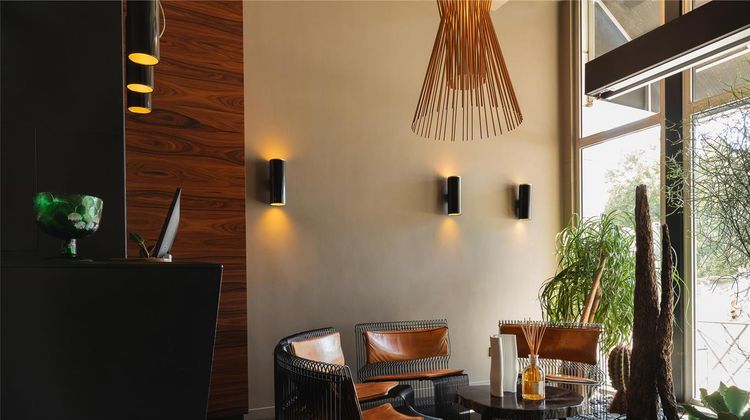 L'Hotel Lobby