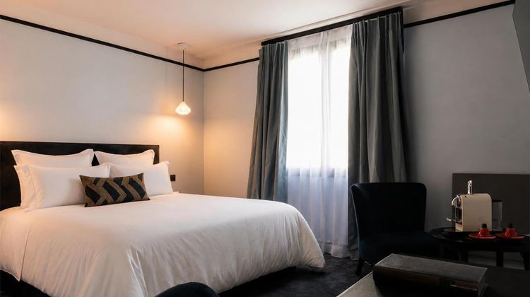 L'Hotel Room