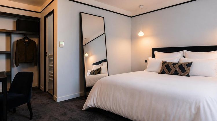 L'Hotel Room