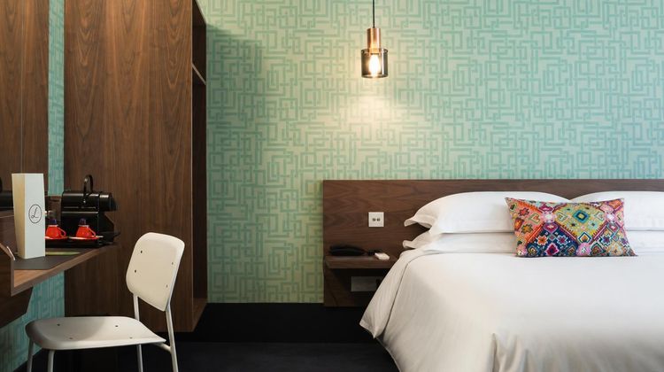 L'Hotel Room