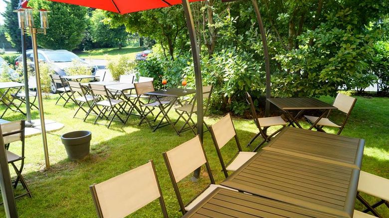 <b>Comfort Hotel Lens - Noyelles Godault Pool</b>. Images powered by <a href="https://iceportal.shijigroup.com/" title="IcePortal" target="_blank">IcePortal</a>.