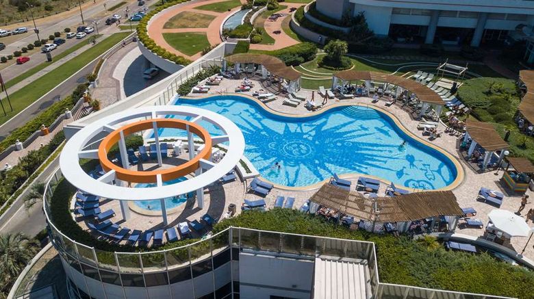 <b>Enjoy Punta del Este Pool</b>. Images powered by <a href="https://iceportal.shijigroup.com/" title="IcePortal" target="_blank">IcePortal</a>.