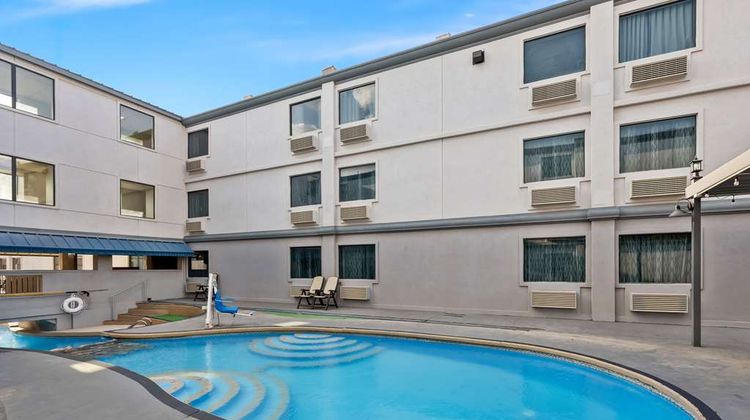 SureStay Plus Hotel by BW Medical Center Pool