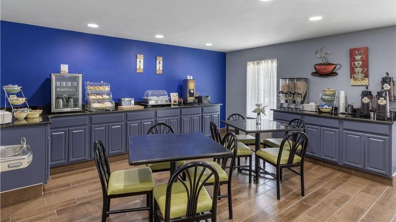 <b>SureStay Plus Hotel by Best Western Restaurant</b>. Images powered by <a href="https://iceportal.shijigroup.com/" title="IcePortal" target="_blank">IcePortal</a>.
