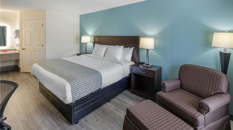 <b>SureStay Plus Hotel by Best Western Room</b>. Images powered by <a href="https://iceportal.shijigroup.com/" title="IcePortal" target="_blank">IcePortal</a>.