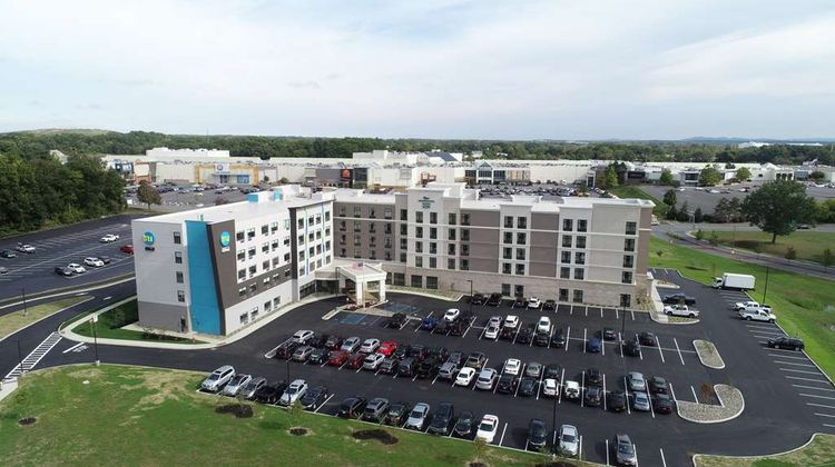 Tru by Hilton Albany Crossgates Exterior
