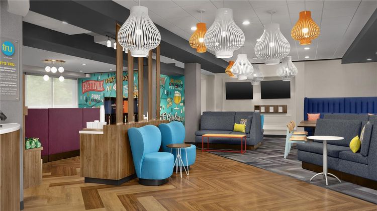 Tru by Hilton Fayetteville I-95 Lobby