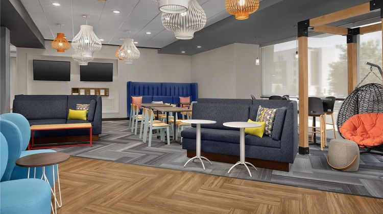 Tru by Hilton Fayetteville I-95 Lobby