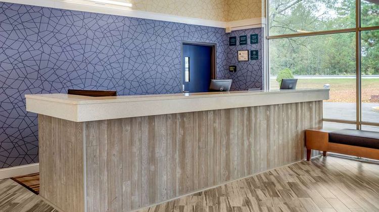Quality Inn & Suites Lobby
