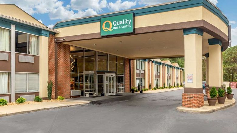 <b>Quality Inn & Suites Exterior</b>. Images powered by <a href="https://iceportal.shijigroup.com/" title="IcePortal" target="_blank">IcePortal</a>.
