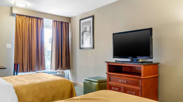 Quality Inn & Suites Room
