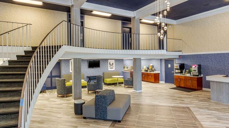 Quality Inn & Suites Lobby