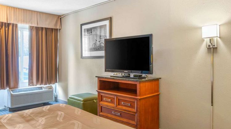 Quality Inn & Suites Suite
