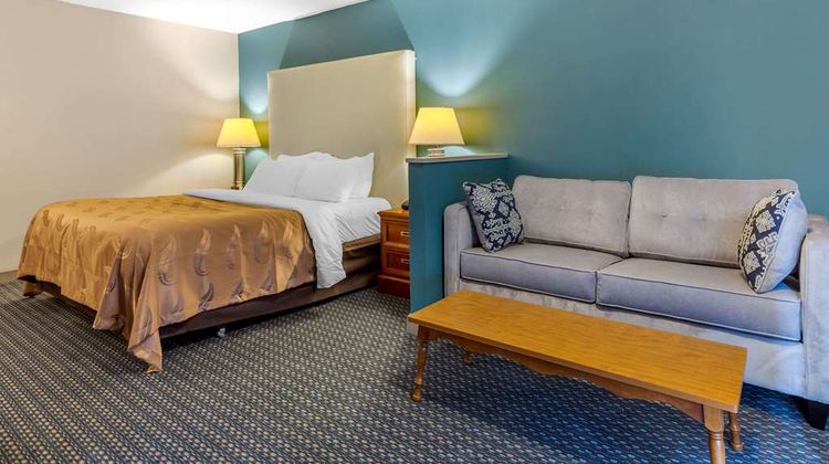 Quality Inn & Suites Suite