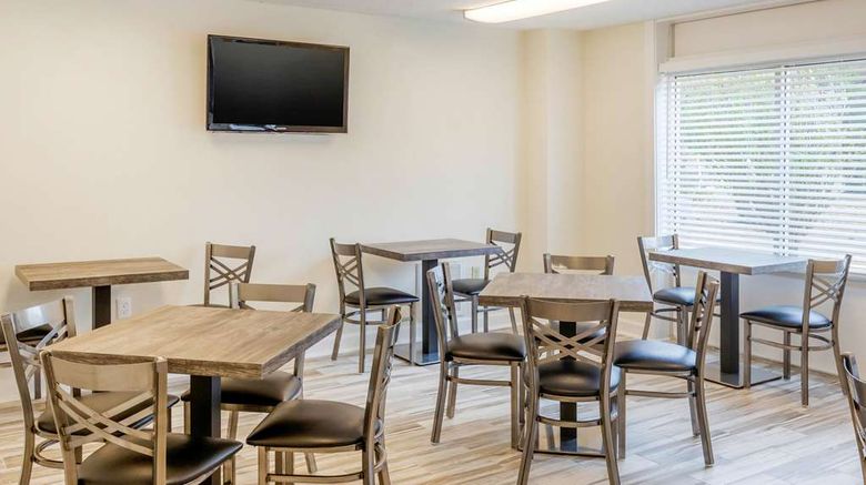 <b>Quality Inn & Suites Restaurant</b>. Images powered by <a href="https://iceportal.shijigroup.com/" title="IcePortal" target="_blank">IcePortal</a>.