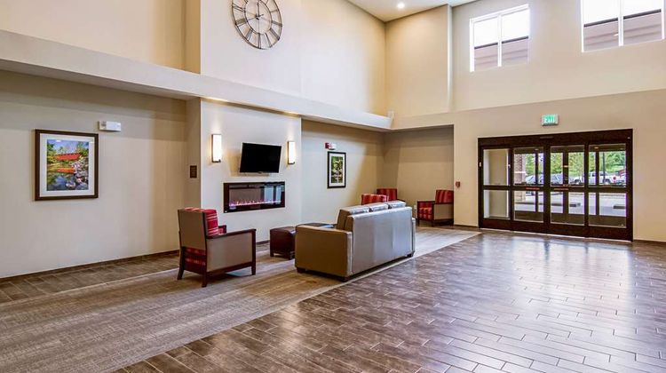 Comfort Suites Wooster Near University Campus Lobby