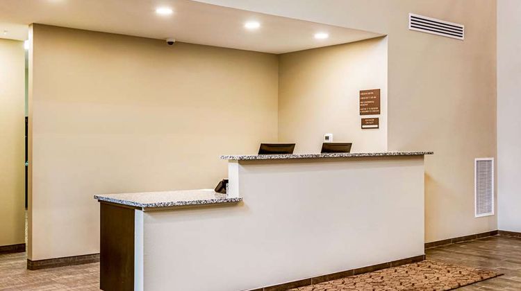 Comfort Suites Wooster Near University Campus Lobby