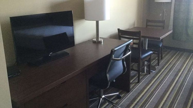 Super 8 Hardisty Room