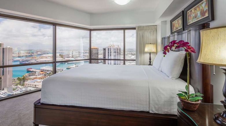 <b>Aston at the Executive Centre Hotel Room</b>. Images powered by <a href="https://iceportal.shijigroup.com/" title="IcePortal" target="_blank">IcePortal</a>.