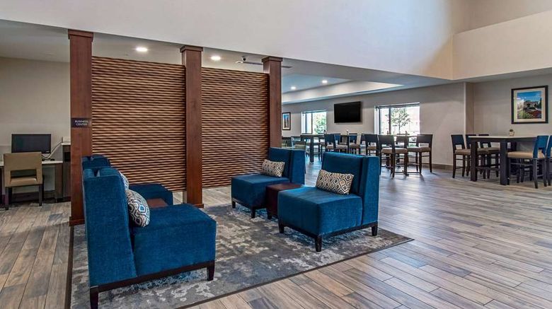 <b>Comfort Suites Grove City Lobby</b>. Images powered by <a href="https://iceportal.shijigroup.com/" title="IcePortal" target="_blank">IcePortal</a>.