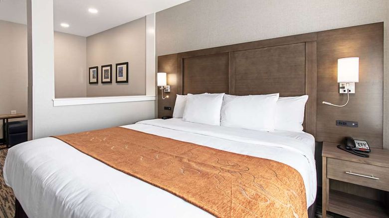 <b>Comfort Suites Grove City Room</b>. Images powered by <a href="https://iceportal.shijigroup.com/" title="IcePortal" target="_blank">IcePortal</a>.