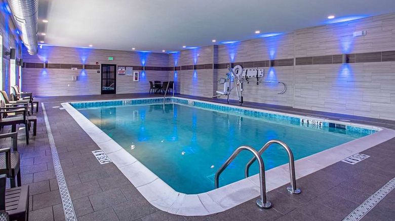 <b>Comfort Suites Grove City Pool</b>. Images powered by <a href="https://iceportal.shijigroup.com/" title="IcePortal" target="_blank">IcePortal</a>.