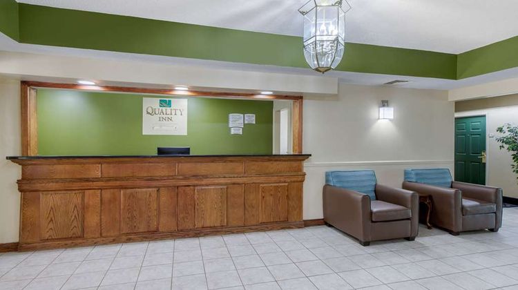Quality Inn Kingstree Lobby