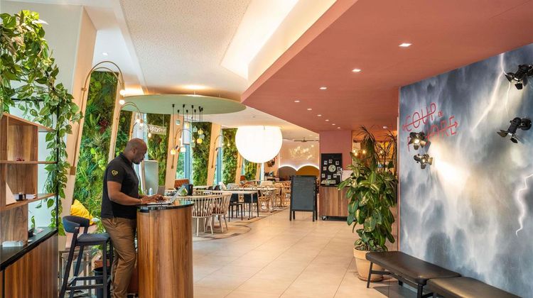 Ibis Styles Paris Meteor Av d'Italie Exterior