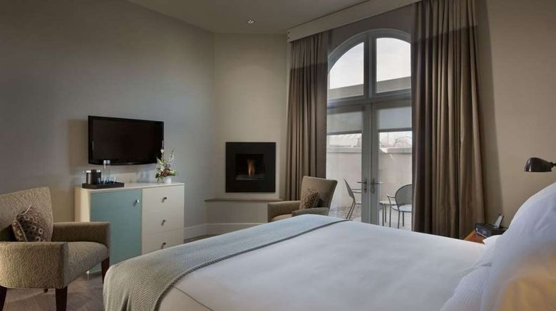 <b>Hotel Parq Central Room</b>. Images powered by <a href="https://iceportal.shijigroup.com/" title="IcePortal" target="_blank">IcePortal</a>.