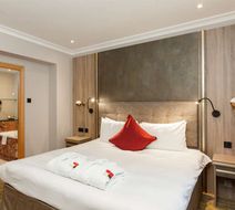 Courthouse Hotel Room