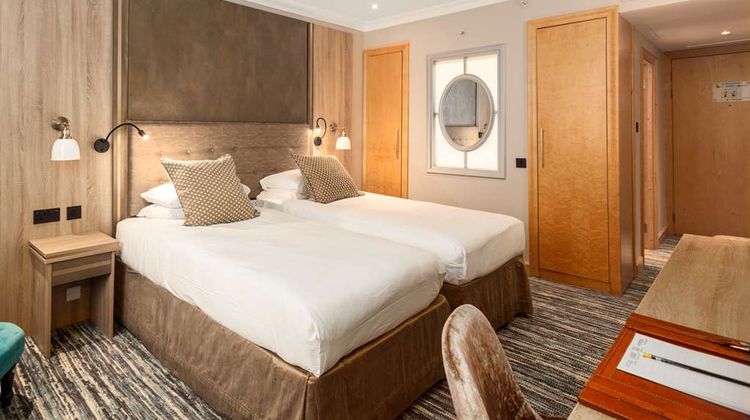 Courthouse Hotel Room