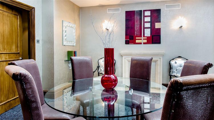 Courthouse Hotel Suite