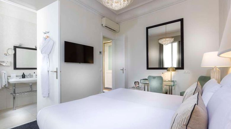 <b>Hotel Claridge Room</b>. Images powered by <a href="https://iceportal.shijigroup.com/" title="IcePortal" target="_blank">IcePortal</a>.