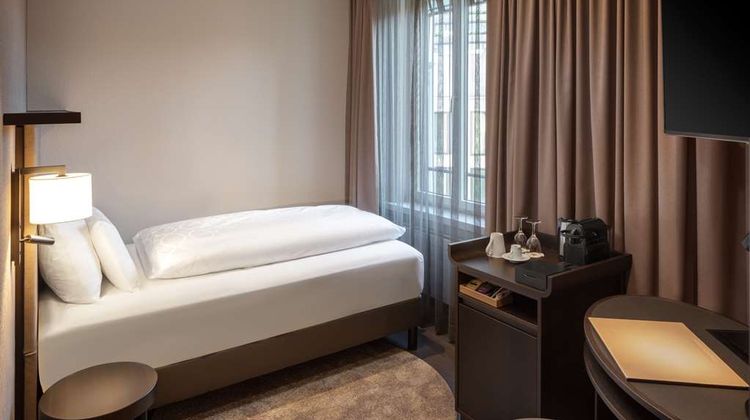 Hotel Victoria Room