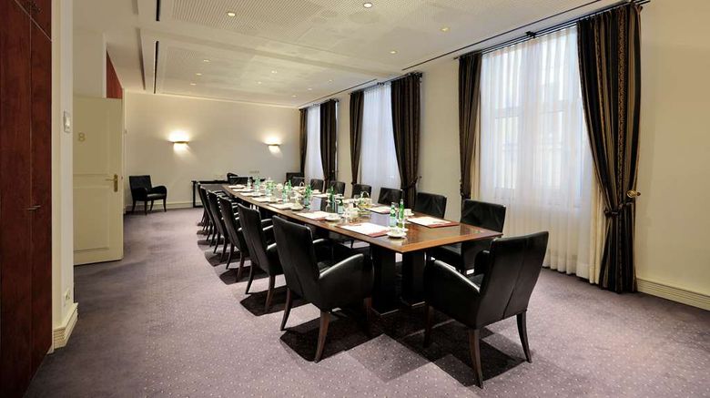<b>Kastens Hotel Luisenhof Meeting</b>. Images powered by <a href="https://iceportal.shijigroup.com/" title="IcePortal" target="_blank">IcePortal</a>.
