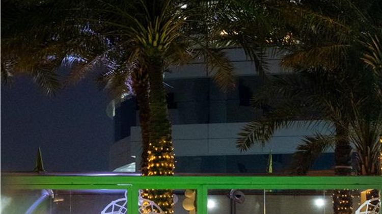 Media One Hotel Dubai Pool
