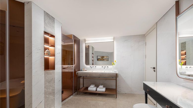 <b>Sunworld Dynasty Hotel Suite</b>. Images powered by <a href="https://iceportal.shijigroup.com/" title="IcePortal" target="_blank">IcePortal</a>.