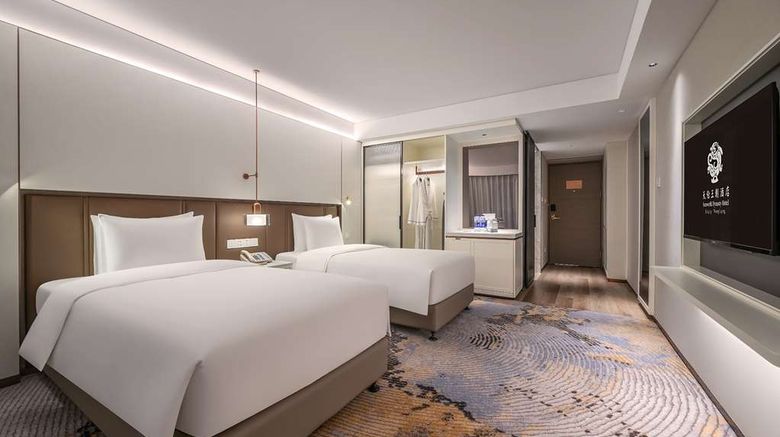 <b>Sunworld Dynasty Hotel Room</b>. Images powered by <a href="https://iceportal.shijigroup.com/" title="IcePortal" target="_blank">IcePortal</a>.