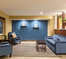 AmericInn by Wyndham Jefferson Lobby