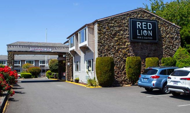Red Lion Inn & Suites Exterior