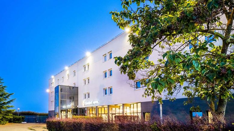 <b>Comfort Hotel Aeroport Lyon St Exupery Exterior</b>. Images powered by <a href="https://iceportal.shijigroup.com/" title="IcePortal" target="_blank">IcePortal</a>.