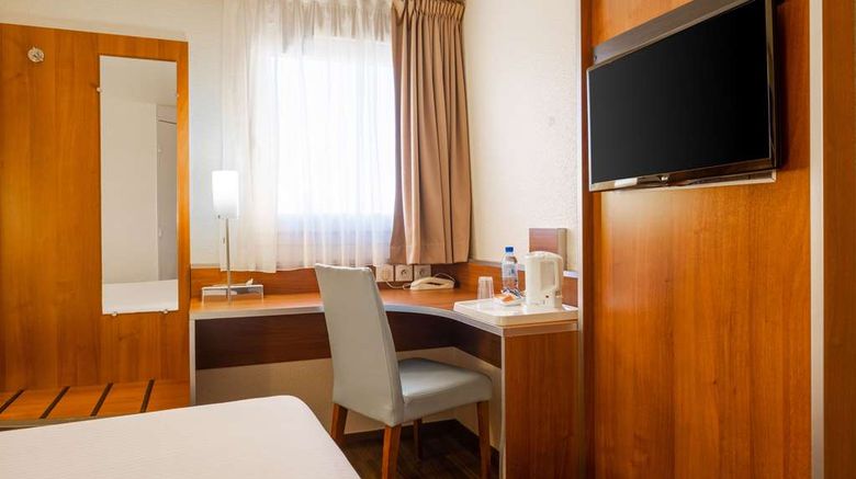 <b>Comfort Hotel Aeroport Lyon St Exupery Room</b>. Images powered by <a href="https://iceportal.shijigroup.com/" title="IcePortal" target="_blank">IcePortal</a>.
