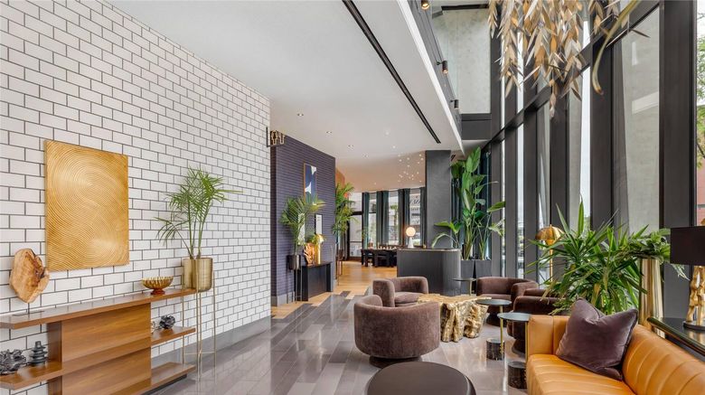 <b>Cambria Hotel Boston Downtown Restaurant</b>. Images powered by <a href="https://iceportal.shijigroup.com/" title="IcePortal" target="_blank">IcePortal</a>.