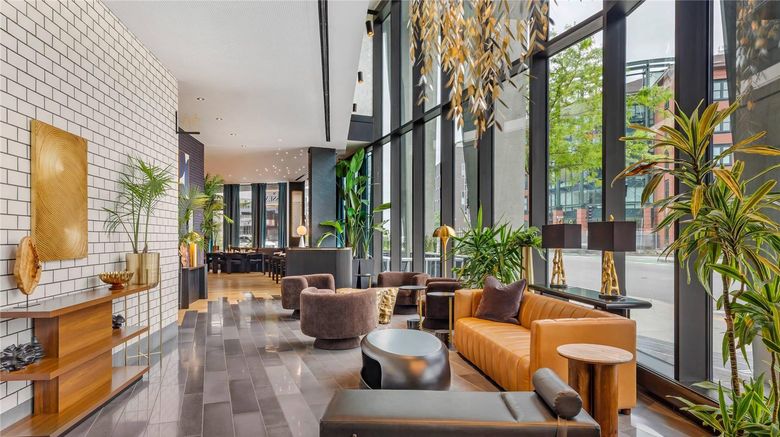 <b>Cambria Hotel Boston Downtown Restaurant</b>. Images powered by <a href="https://iceportal.shijigroup.com/" title="IcePortal" target="_blank">IcePortal</a>.
