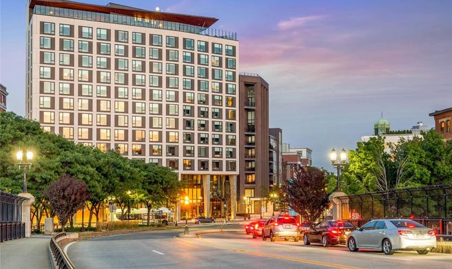 Cambria Hotel Boston Downtown Exterior