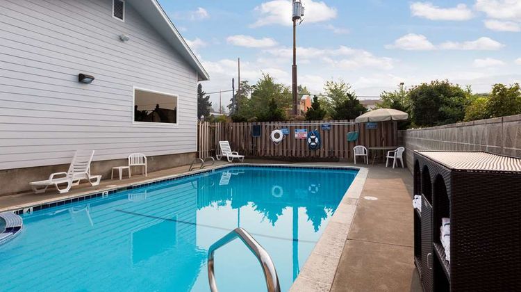 Red Lion Inn & Suites Grants Pass Pool