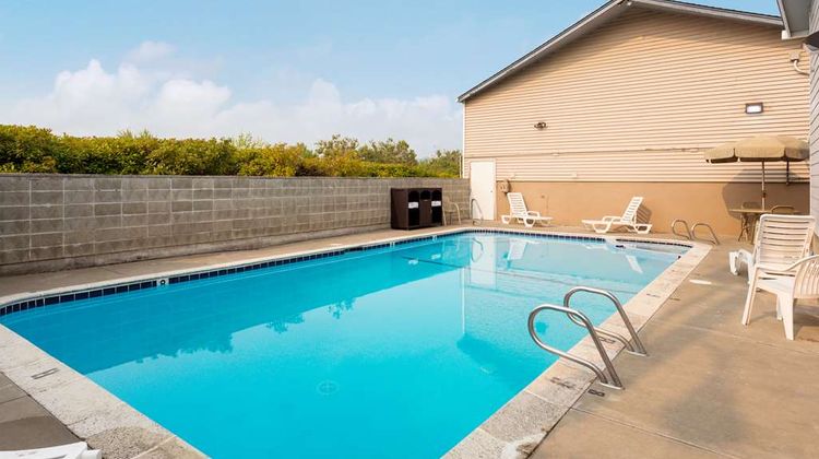 Red Lion Inn & Suites Grants Pass Pool
