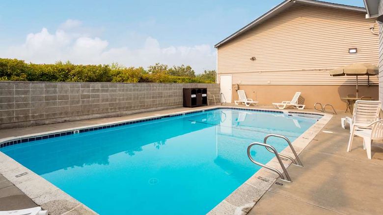 <b>Red Lion Inn & Suites Grants Pass Pool</b>. Images powered by <a href="https://iceportal.shijigroup.com/" title="IcePortal" target="_blank">IcePortal</a>.