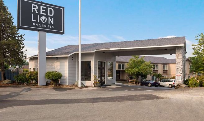 Red Lion Inn & Suites Grants Pass Exterior