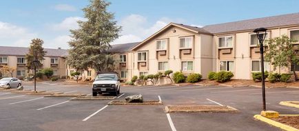 Red Lion Inn & Suites Grants Pass Exterior